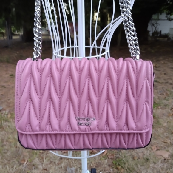 Victoria's Secret Handbags - NWOT VICTORIA'S SECRET Pink Quilted Crossbody Purse
